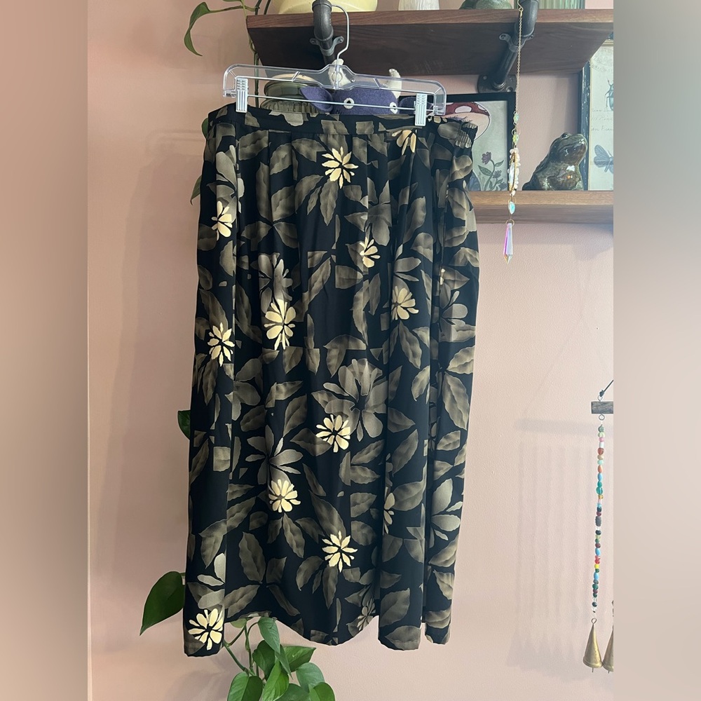 Vintage Sag Harbor Black and Cream Floral Midi Skirt